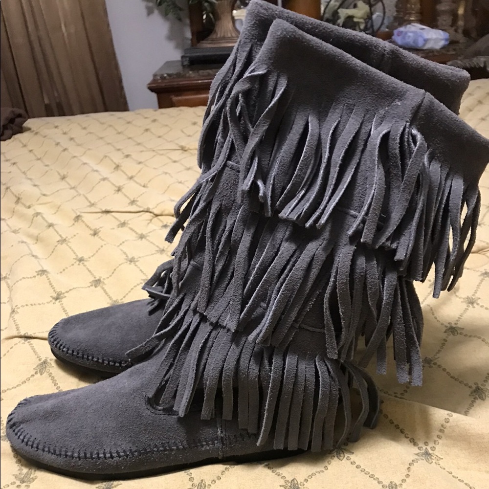 Minnetonka suede grey boots Size 6